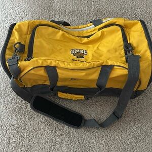 Under armour travel bag   3 exterior zippered compartments.